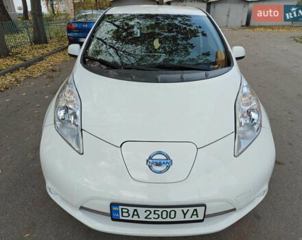 Белый Ниссан Лиф, объемом двигателя 0 л и пробегом 118 тыс. км за 7599 $, фото 23 на Automoto.ua