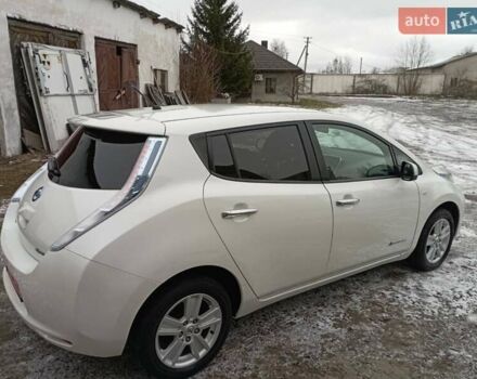 Белый Ниссан Лиф, объемом двигателя 0 л и пробегом 95 тыс. км за 7500 $, фото 7 на Automoto.ua