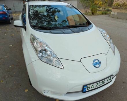 Белый Ниссан Лиф, объемом двигателя 0 л и пробегом 118 тыс. км за 7599 $, фото 10 на Automoto.ua