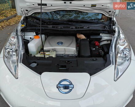 Белый Ниссан Лиф, объемом двигателя 0 л и пробегом 118 тыс. км за 7599 $, фото 59 на Automoto.ua