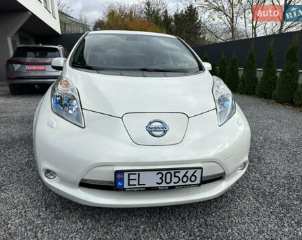 Белый Ниссан Лиф, объемом двигателя 0 л и пробегом 136 тыс. км за 5900 $, фото 16 на Automoto.ua