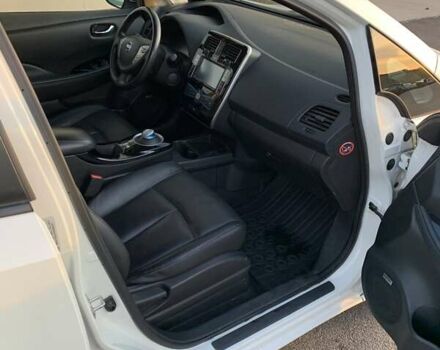 Білий Ніссан Ліф, об'ємом двигуна 0 л та пробігом 145 тис. км за 6950 $, фото 23 на Automoto.ua