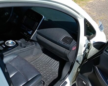 Белый Ниссан Лиф, объемом двигателя 0 л и пробегом 96 тыс. км за 7500 $, фото 6 на Automoto.ua