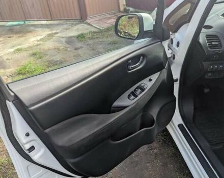 Белый Ниссан Лиф, объемом двигателя 0 л и пробегом 124 тыс. км за 5300 $, фото 9 на Automoto.ua