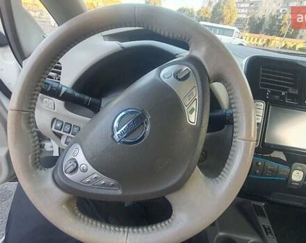 Белый Ниссан Лиф, объемом двигателя 0 л и пробегом 82 тыс. км за 7500 $, фото 1 на Automoto.ua