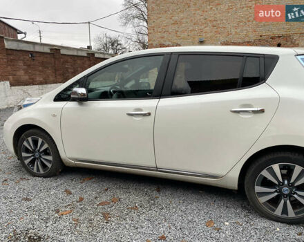 Білий Ніссан Ліф, об'ємом двигуна 0 л та пробігом 179 тис. км за 6800 $, фото 5 на Automoto.ua
