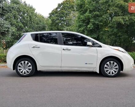 Белый Ниссан Лиф, объемом двигателя 0 л и пробегом 112 тыс. км за 7000 $, фото 3 на Automoto.ua