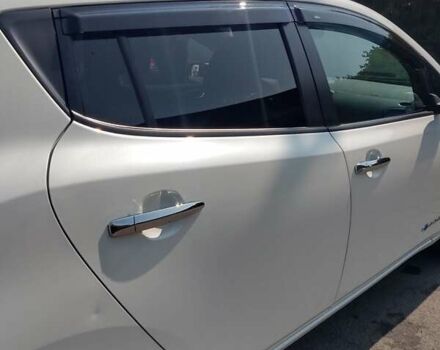 Белый Ниссан Лиф, объемом двигателя 0 л и пробегом 112 тыс. км за 8100 $, фото 7 на Automoto.ua