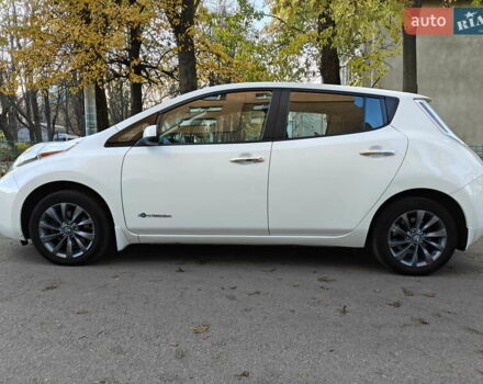Белый Ниссан Лиф, объемом двигателя 0 л и пробегом 118 тыс. км за 7599 $, фото 12 на Automoto.ua