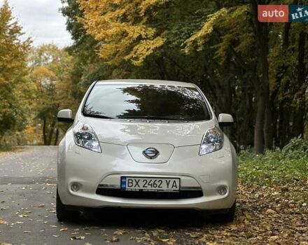 Білий Ніссан Ліф, об'ємом двигуна 0 л та пробігом 164 тис. км за 6600 $, фото 1 на Automoto.ua