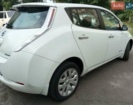 Белый Ниссан Лиф, объемом двигателя 0 л и пробегом 205 тыс. км за 5500 $, фото 4 на Automoto.ua