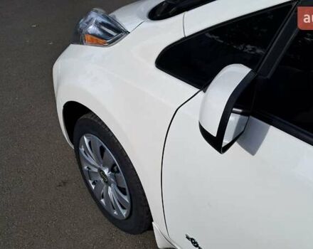 Белый Ниссан Лиф, объемом двигателя 0 л и пробегом 112 тыс. км за 7000 $, фото 11 на Automoto.ua