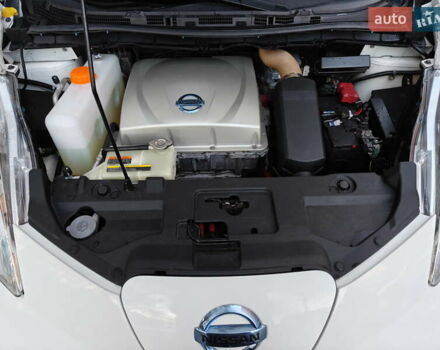 Белый Ниссан Лиф, объемом двигателя 0 л и пробегом 118 тыс. км за 7599 $, фото 60 на Automoto.ua