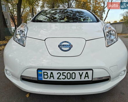 Белый Ниссан Лиф, объемом двигателя 0 л и пробегом 118 тыс. км за 7599 $, фото 19 на Automoto.ua