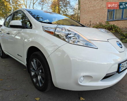 Белый Ниссан Лиф, объемом двигателя 0 л и пробегом 118 тыс. км за 7599 $, фото 1 на Automoto.ua