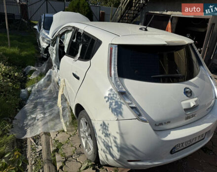 Белый Ниссан Лиф, объемом двигателя 0 л и пробегом 140 тыс. км за 4400 $, фото 7 на Automoto.ua
