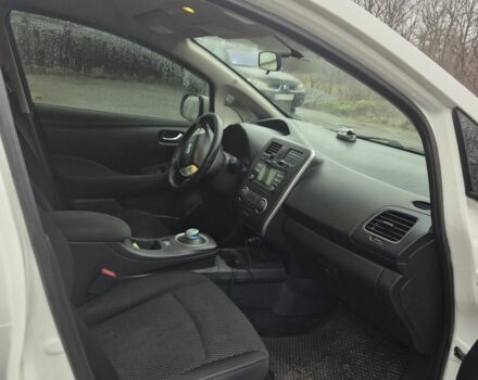 Белый Ниссан Лиф, объемом двигателя 0 л и пробегом 158 тыс. км за 6300 $, фото 5 на Automoto.ua