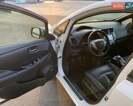 Білий Ніссан Ліф, об'ємом двигуна 0 л та пробігом 145 тис. км за 6950 $, фото 13 на Automoto.ua