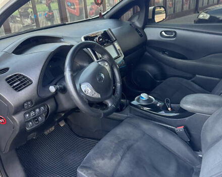 Белый Ниссан Лиф, объемом двигателя 0 л и пробегом 136 тыс. км за 4999 $, фото 17 на Automoto.ua