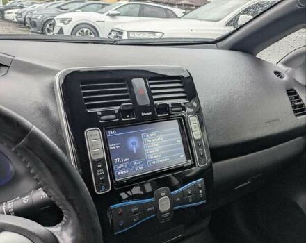 Білий Ніссан Ліф, об'ємом двигуна 0 л та пробігом 134 тис. км за 6500 $, фото 15 на Automoto.ua