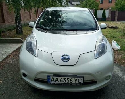 Белый Ниссан Лиф, объемом двигателя 0 л и пробегом 205 тыс. км за 5500 $, фото 6 на Automoto.ua