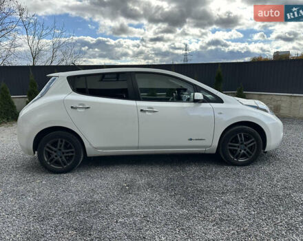 Белый Ниссан Лиф, объемом двигателя 0 л и пробегом 136 тыс. км за 5900 $, фото 1 на Automoto.ua