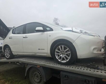 Белый Ниссан Лиф, объемом двигателя 0 л и пробегом 72 тыс. км за 6750 $, фото 12 на Automoto.ua