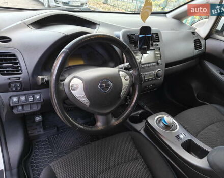 Белый Ниссан Лиф, объемом двигателя 0 л и пробегом 118 тыс. км за 7599 $, фото 25 на Automoto.ua