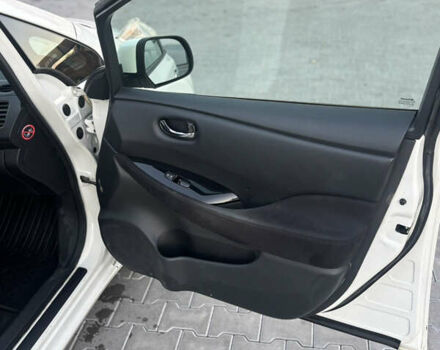 Білий Ніссан Ліф, об'ємом двигуна 0 л та пробігом 127 тис. км за 6450 $, фото 27 на Automoto.ua