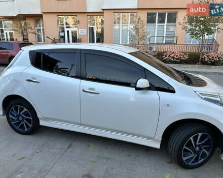 Белый Ниссан Лиф, объемом двигателя 0 л и пробегом 136 тыс. км за 4999 $, фото 7 на Automoto.ua