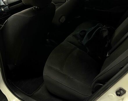 Белый Ниссан Лиф, объемом двигателя 80 л и пробегом 290 тыс. км за 5950 $, фото 7 на Automoto.ua