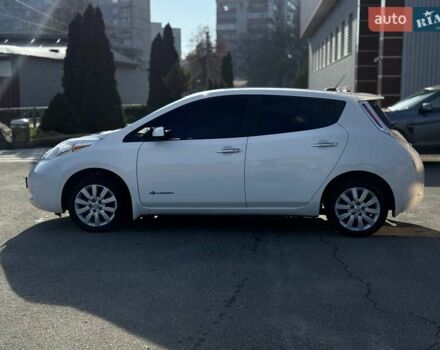 Білий Ніссан Ліф, об'ємом двигуна 0 л та пробігом 60 тис. км за 7500 $, фото 7 на Automoto.ua