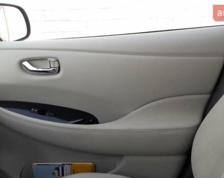 Белый Ниссан Лиф, объемом двигателя 0 л и пробегом 54 тыс. км за 9500 $, фото 7 на Automoto.ua