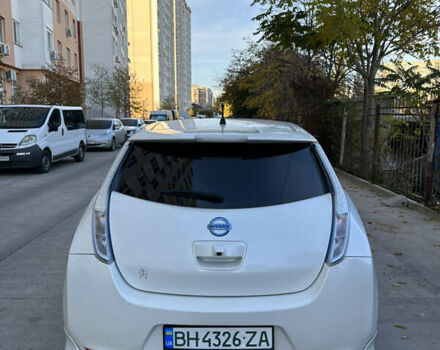 Белый Ниссан Лиф, объемом двигателя 0 л и пробегом 136 тыс. км за 4999 $, фото 5 на Automoto.ua