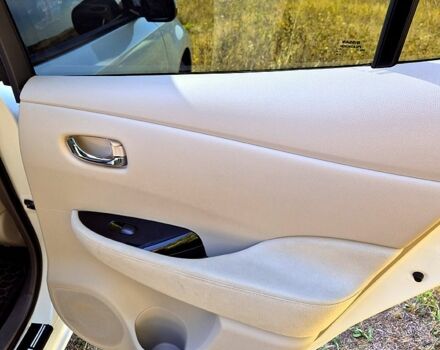 Белый Ниссан Лиф, объемом двигателя 0 л и пробегом 219 тыс. км за 7500 $, фото 11 на Automoto.ua