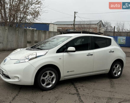 Белый Ниссан Лиф, объемом двигателя 0 л и пробегом 160 тыс. км за 6300 $, фото 9 на Automoto.ua