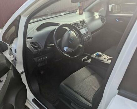 Белый Ниссан Лиф, объемом двигателя 0 л и пробегом 124 тыс. км за 5300 $, фото 8 на Automoto.ua