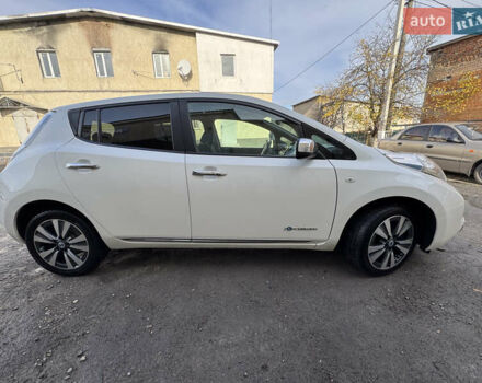 Белый Ниссан Лиф, объемом двигателя 0 л и пробегом 145 тыс. км за 6000 $, фото 11 на Automoto.ua