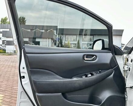 Білий Ніссан Ліф, об'ємом двигуна 0 л та пробігом 96 тис. км за 7950 $, фото 44 на Automoto.ua