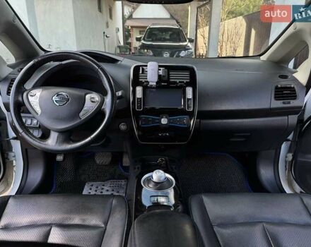 Белый Ниссан Лиф, объемом двигателя 0 л и пробегом 165 тыс. км за 6850 $, фото 5 на Automoto.ua