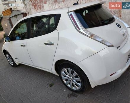 Белый Ниссан Лиф, объемом двигателя 0 л и пробегом 75 тыс. км за 6800 $, фото 6 на Automoto.ua