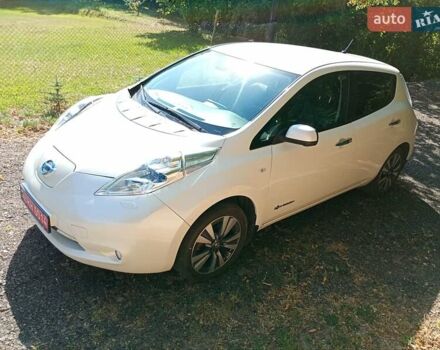 Белый Ниссан Лиф, объемом двигателя 0 л и пробегом 96 тыс. км за 7500 $, фото 5 на Automoto.ua