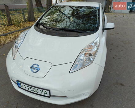 Белый Ниссан Лиф, объемом двигателя 0 л и пробегом 118 тыс. км за 7599 $, фото 17 на Automoto.ua