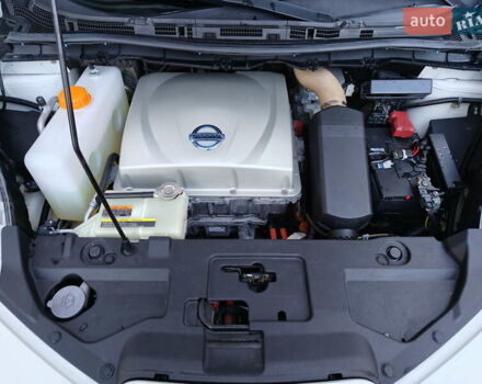 Белый Ниссан Лиф, объемом двигателя 0 л и пробегом 118 тыс. км за 7599 $, фото 62 на Automoto.ua