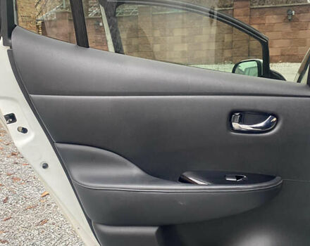 Білий Ніссан Ліф, об'ємом двигуна 0 л та пробігом 179 тис. км за 6800 $, фото 18 на Automoto.ua