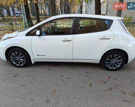 Белый Ниссан Лиф, объемом двигателя 0 л и пробегом 118 тыс. км за 7599 $, фото 11 на Automoto.ua