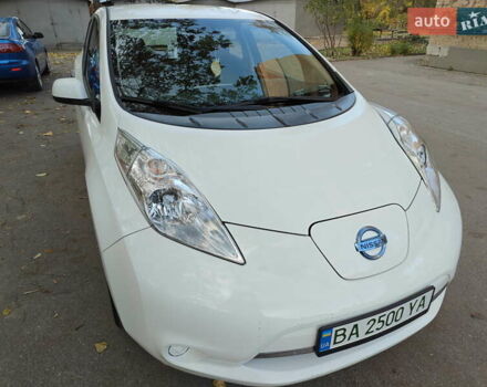 Белый Ниссан Лиф, объемом двигателя 0 л и пробегом 118 тыс. км за 7599 $, фото 21 на Automoto.ua