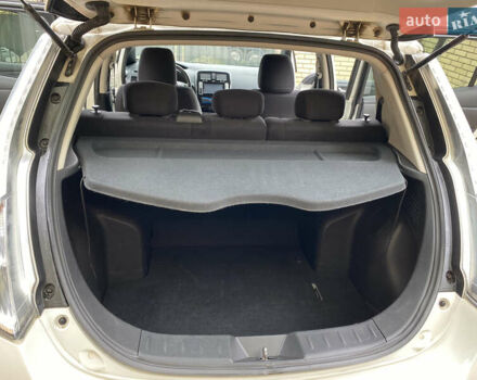 Белый Ниссан Лиф, объемом двигателя 0 л и пробегом 148 тыс. км за 5999 $, фото 16 на Automoto.ua