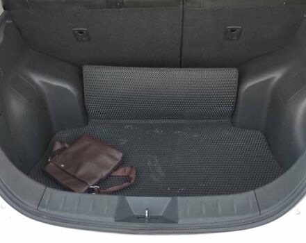 Белый Ниссан Лиф, объемом двигателя 0 л и пробегом 112 тыс. км за 8100 $, фото 18 на Automoto.ua