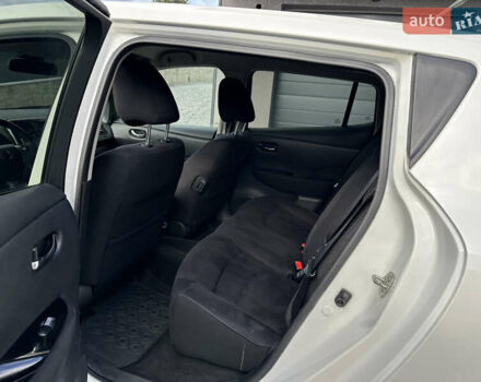 Белый Ниссан Лиф, объемом двигателя 0 л и пробегом 136 тыс. км за 5900 $, фото 12 на Automoto.ua